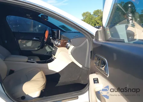 2015 Mercedes-Benz Cla 250 z USA, uszkodzony, nr VIN WDDSJ4EB6FN217531